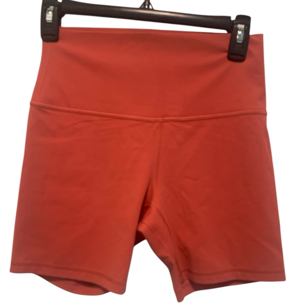 65. NWT Lululemon align HR shorts Size: 12